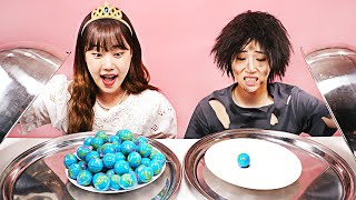 Eating 100 Earth Jellies vs. Eating 1, rich and beggar eating by yomi yami