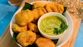 Sweet potato pakoda with green coconut chutney