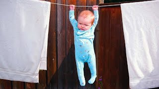 bébés super-héros et des moments d'amusement échoue