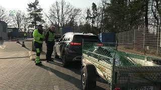 Wethouder Wouter Catsburg werkt mee bij recyclingstation RMN