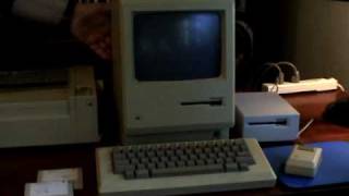 Vintage Macintosh 512k from 1984