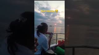 sun money di atas kapal speed boat