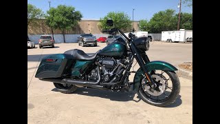 2021 Harley-Davidson SNAKE VENOM Road King Special - Amazing new sunlight-reactive color!