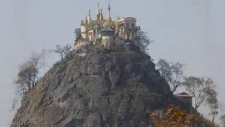 Mont Popa  (monastère de Taung Kalat)     Myanmar