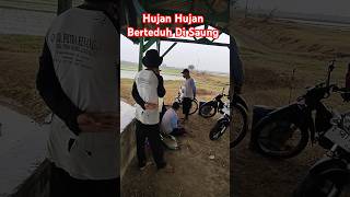 #hujan #berteduh #saungsawah #petani