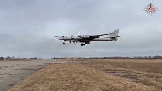 Two Tu-95MS strategic missile carriers performed a scheduled flight over the Chukchi Sea.