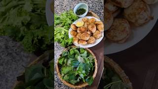 From balcony to table| Hái rau vườn ăn bánh căn