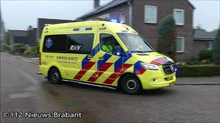 ambulance 21-111 met spoed naar melding in Berghem