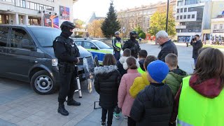 Полицията извади спецоборудване на площада в Русе за радост на децата