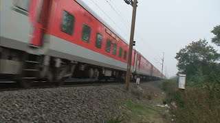 Twin-tone honking WAP7 sprints past with Paschim Superfast