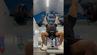 Shoulder press 60kg #gymmotivation #youtubeshorts #trending #tips #bodybuilding 🔥🔥🏋️‍♀️