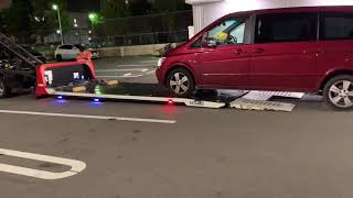 ベンツトラブル 故障車をレッカー車に乗せる