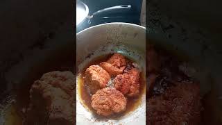 cooking oxtail rice and pease with fry chicken for my Sunday dinner