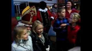 Sint en Piet op bezoek in de manege