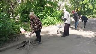 19.05.2023-В КРАСНОМ ЛУЧЕ ЕЖЕДНЕВНО ВЫПОЛНЯЮТСЯ РАБОТЫ ПО БЛАГОУСТРОЙСТВУ ТЕРРИТОРИИ ГОРОДА