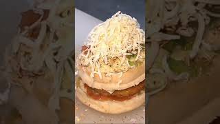 दिल्ली का मशहूर महाराजा शमशेर BURGER🍔🍔😱😱,कभी ऐसा Burger खाया है😋🤤|| #shorts #delhi #maharaja #burger