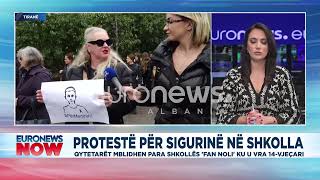 Bojë e kuqe dhe lule të bardha, mesazhet pikëlluese të nënave në protestë