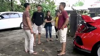 endingnya semua kena mental.pasangan sok bergaya karena mengira bos muda adalah pengangguraan.