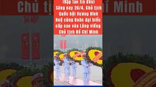 Chủ tịch Quốc hội Vương Đình Huệ cùng đoàn đại biểu cấp cao vào Lăng Viếng Chủ tịch Hồ Chí Minh