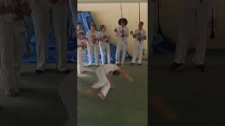 EITA QUE ESSES MENINOS TAO FICANDO BOM NA CAPOEIRA.