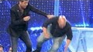 ¡Tinelli tira a Navarrete a la pileta del Aquadance!   Bailando 2016 Showmatch 2016