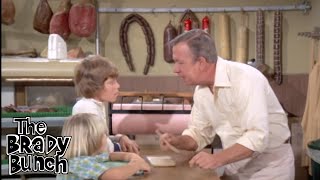 Bobby Brady and Oliver Think Sam Is a Spy!