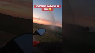 Je me prend un énorme jet d’eau 😰 #shorts #moto #motard #motovlog #quotidien #funny