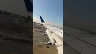 Boeing 737 takeoff from LaGuardia #shorts #aviation #planes #foryou