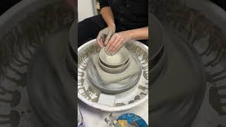 Throwing a hollow rimmed bowl on the pottery wheel - real time