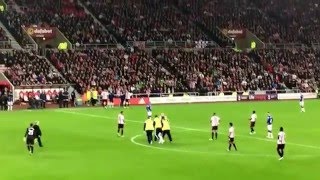 11/5/16 Sunderland v Everton pitch invader during the game