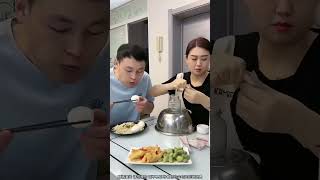 😂🍽️ Ultimate Food Face-Off: Husband vs. Wife – Who Will Win This Hilarious Challenge? #FunnyVideo