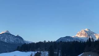 Der Winter zieht sich in die Berge zurück. Winter retreats to the mountains.