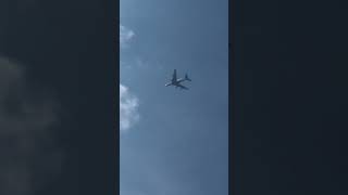 Emirates Airbus A380 [A6-EEZ] flyover [EK31]