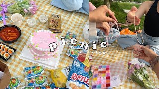 picnic vlog 🍰🧺 wine glass birthday cake, friendship bracelets, spring day with friends ｡⋆୨୧⋆˚