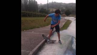 Skatepark de Oviedo. Flip y rompedura de tabla