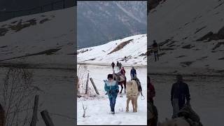 Sonmarg Kashmir #shorts #travel #vlogs #Kashmir #snow #youtubeshorts #viralshorts #viralshort