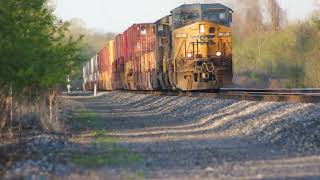 CSX I007 intermodal freight cruising by with 68 leading