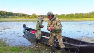 РЫБА НЕ ДАЁТ ОТДОХНУТЬ / САНЯ В ПЕРВЫЙ РАЗ ПОЙМАЛ ТАКОГО ЯЗЯ / РЫБАЛКА С ЛОДКИ НА БЛЁСНЫ.