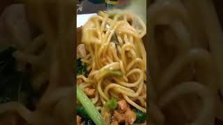 makan mie ayam buatan sendiri #shortsvideo #kuliner #makan #subscribe