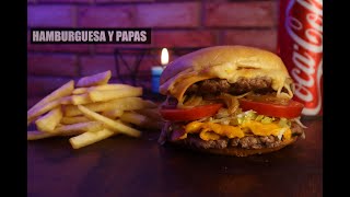 HAMBURGUESA JUGOSA Y PAPAS A LA FRANCESA