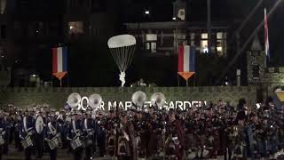 Highland Cathedral gespeeld tijdens Finale Airborne taptoe Oosterbeek 2024