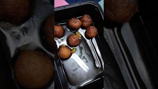 Gulab jamun Khaoge?🥹 meetha khaane ki craving hori thi😉🫀 #youtubeshorts #vlogs #explore #food #mbbs