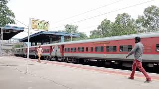 SHATABDI EXPRESS and MUMBAI LTT ! शताब्दी एक्सप्रेस और मुंबई एलटीटी दो ट्रेनों की क्रॉसिंग