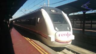 Jefe de circulacion dando salida a Media Distancia destino Ciudad Real