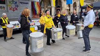 Die wunderbare Band Drumadama beim Randgruppenkrawall Behindertenprotest am 7. Mai 2022 in München