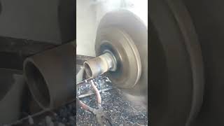 lathe machine putting tool on wheel shafat🔥👈#lathemachine#machine #short#youtubeshorts