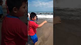 Seru Bermain Ombak Di Tepi Pantai Sambolo Anyer#shorts