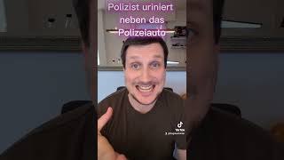 Polizist uriniert neben dasPolizeiauto