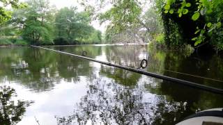 Poste en float tube en attente dune touche