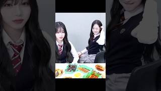 Imitating Baek Yeoreum #tripleS #트리플에스 #トリプルS #chaewon #soomin #hanlim #signallive mukbang